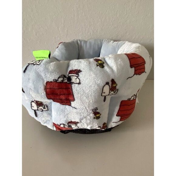 Peanuts Snoopy Small Dog Pet Cozy Cuddler Bed Christmas Doghouse 19 X 15 X 7” - Picture 6 of 13